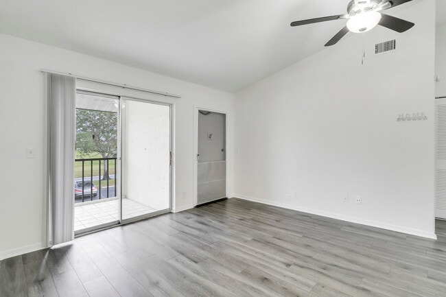 Building Photo - 6392 Chasewood Dr