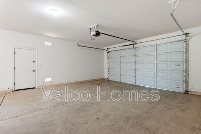 Building Photo - 2717 E Ficus Way