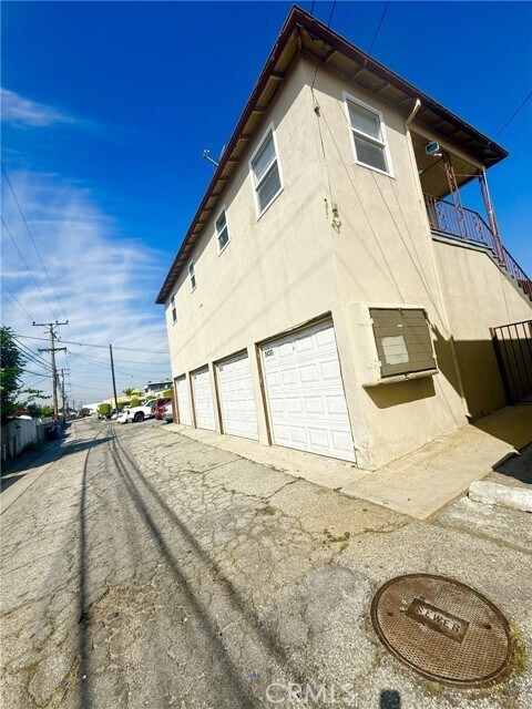 Building Photo - 2433 W Beverly Blvd