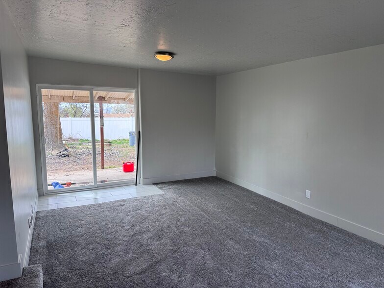 Building Photo - 3879 S 2050 W