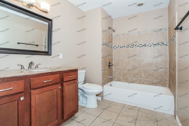 Building Photo - 1743 Fullerton Dr