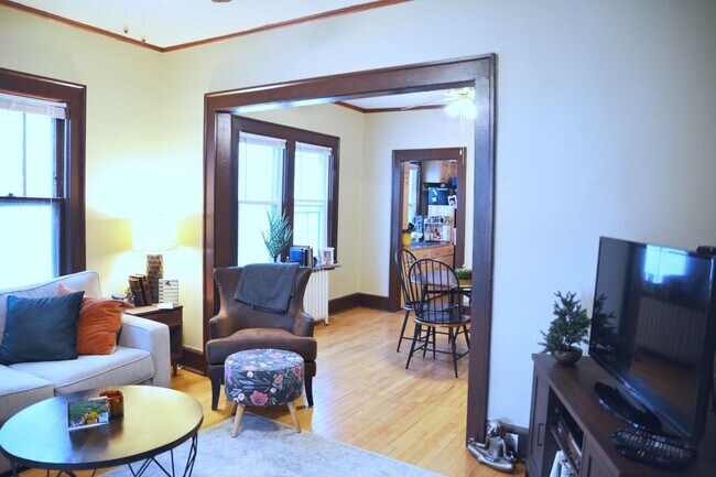Building Photo - 3115 Girard Ave S