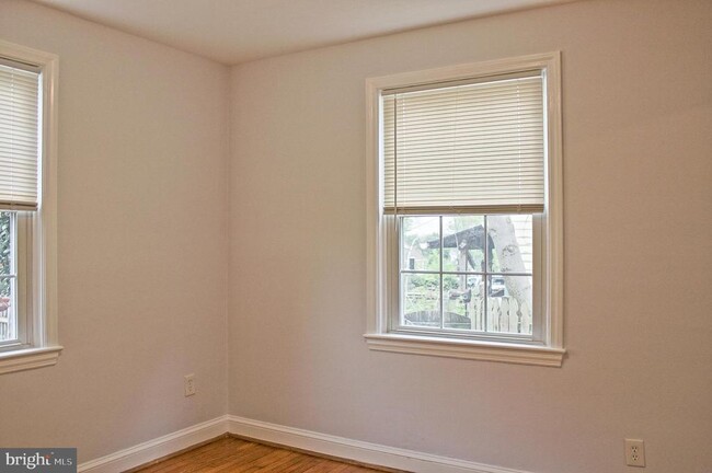 Building Photo - 1013 Crawford Dr