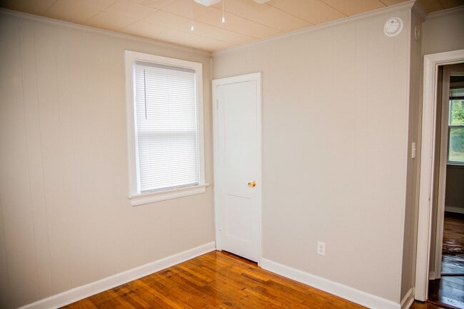 Building Photo - Newly Renovated 1/2 Off 1st Month!