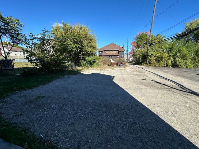 Building Photo - 336-338 W Wesley St