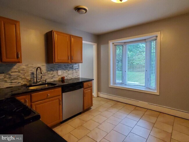 Building Photo - 4802 S Haven Dr