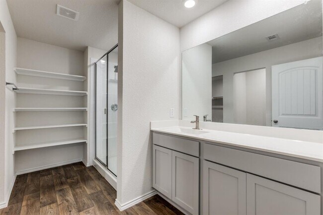 Building Photo - 250 Granary Dr