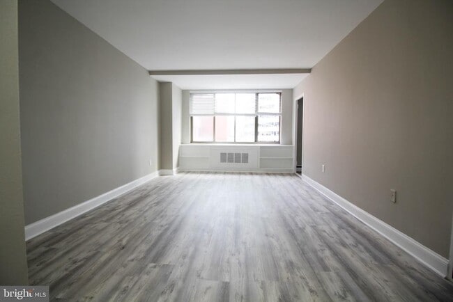 Building Photo - 1121 Arlington Blvd