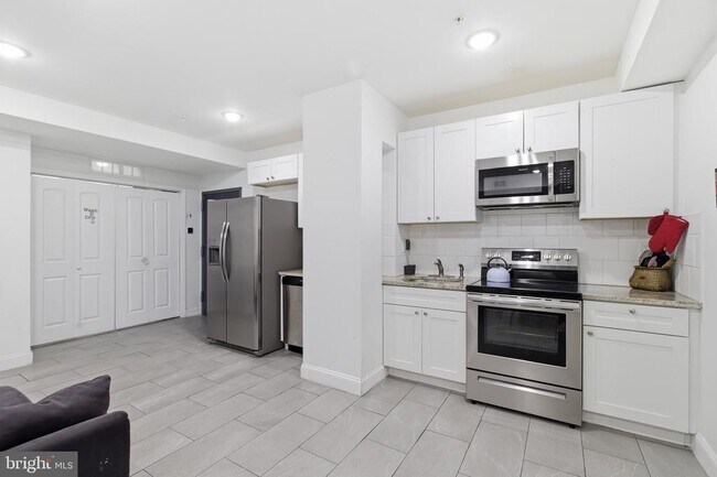 Building Photo - 925 N Broad St