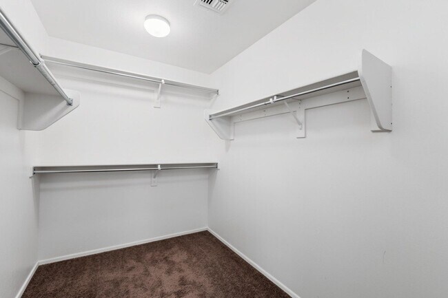 Building Photo - 2220 S Ponderosa Dr