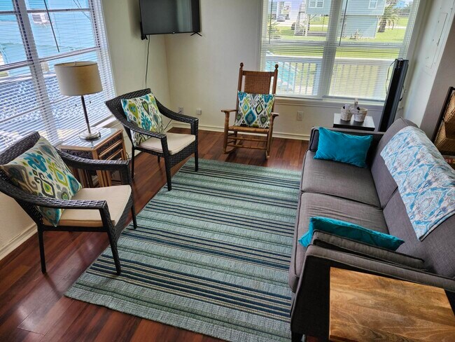 Building Photo - 4215 Hardin Dr