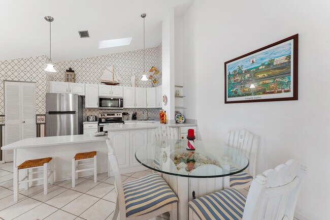 Building Photo - 1801 S US Hwy 1