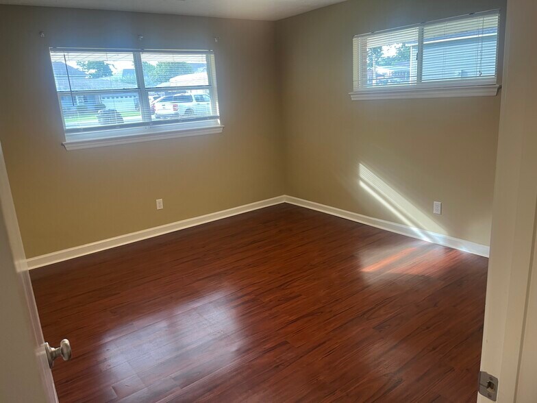 Large front bed room - 1822 A, Lela Lane