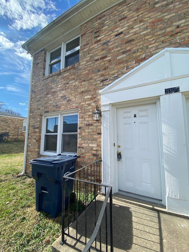 Building Photo - 2305 Poplar St