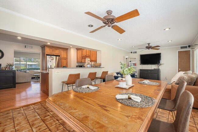 Building Photo - 4307 S Thatcher Ave