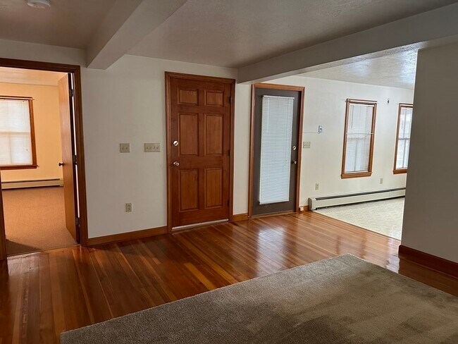 Building Photo - 32 Draper Ave