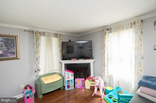 Building Photo - 113 Maple Ave