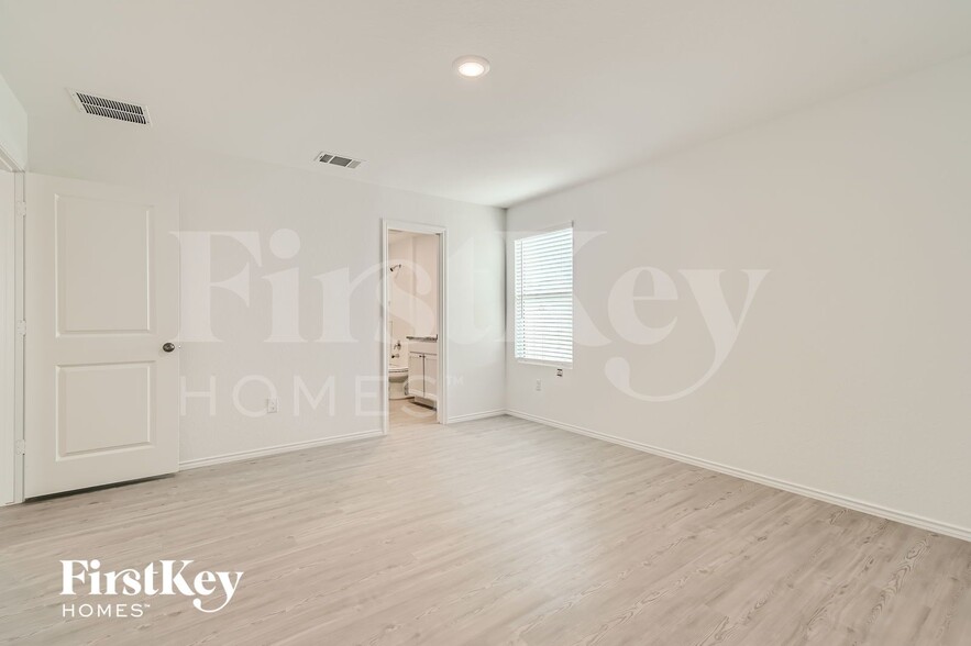 Building Photo - 7262 Plow Run