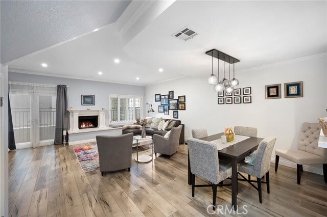 Building Photo - 13041 Moorpark St