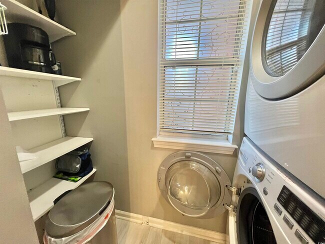 Building Photo - 628 Waterway Village Blvd