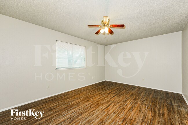 Building Photo - 218 Long Shadow Ln