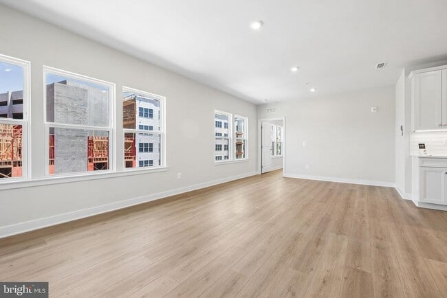 Building Photo - 1611 POTOMAC SHORES Pky