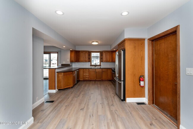 Building Photo - 813 Cable Dr