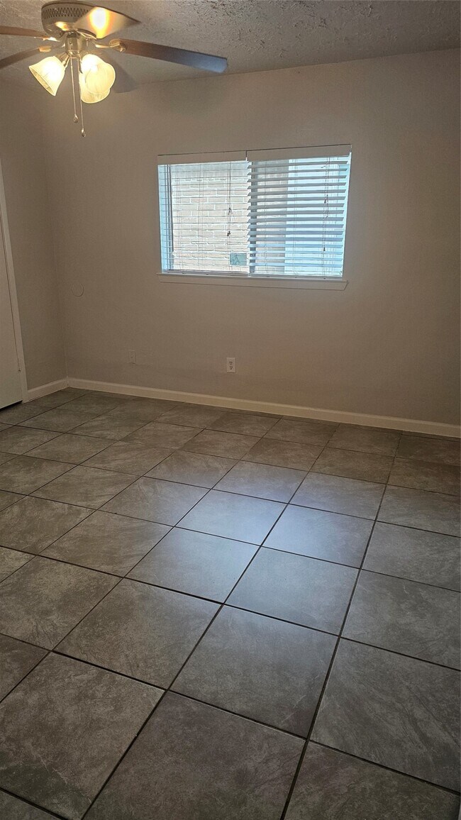 Building Photo - 2610 Strait Ln