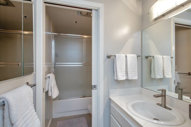 Building Photo - 900 Bush St