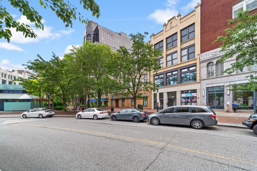 Building Photo - 1224 Huron Rd E
