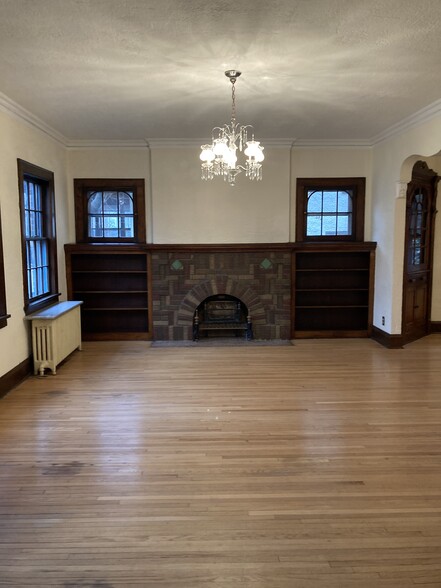 Formal Living Room - 1074 Goodrich Ave