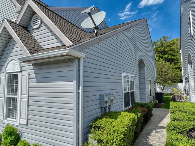Building Photo - Year-round rental - 4 br 2.5 ba Twin Home in Seabright Village – East of Route 1