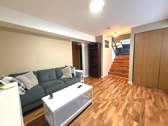Building Photo - 301 Cherrywood Ct