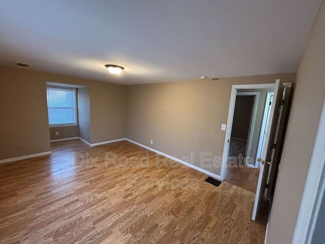 Building Photo - 348 Chase Ave