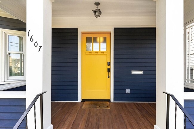 Building Photo - 5Bd/3.5Ba Seattle House