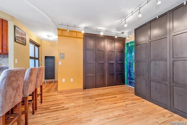 Building Photo - 83-40 Austin St