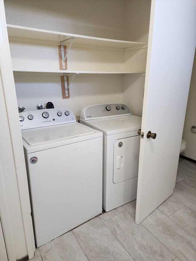 Building Photo - 1313 Claus Rd