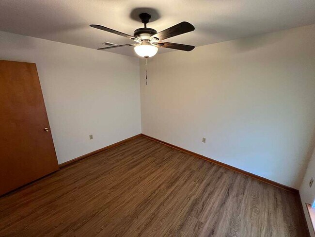 Building Photo - Baker's Historic Buffwood Subdivision, 3 bedroom, 2 bath home loaded with amenities