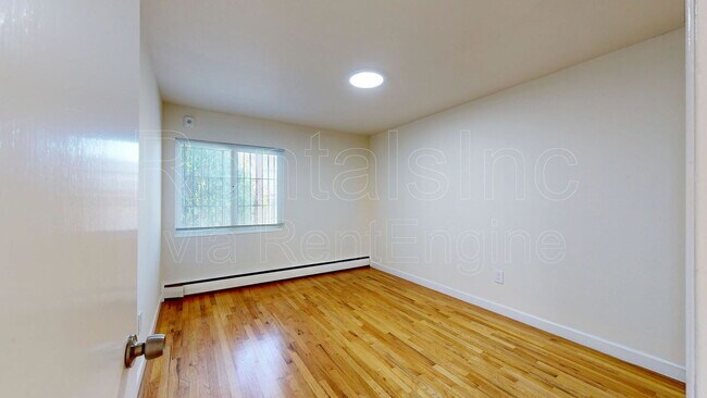 Building Photo - 740 Rhode Island St