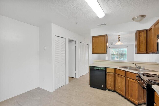 Building Photo - 117 Reserve Cir