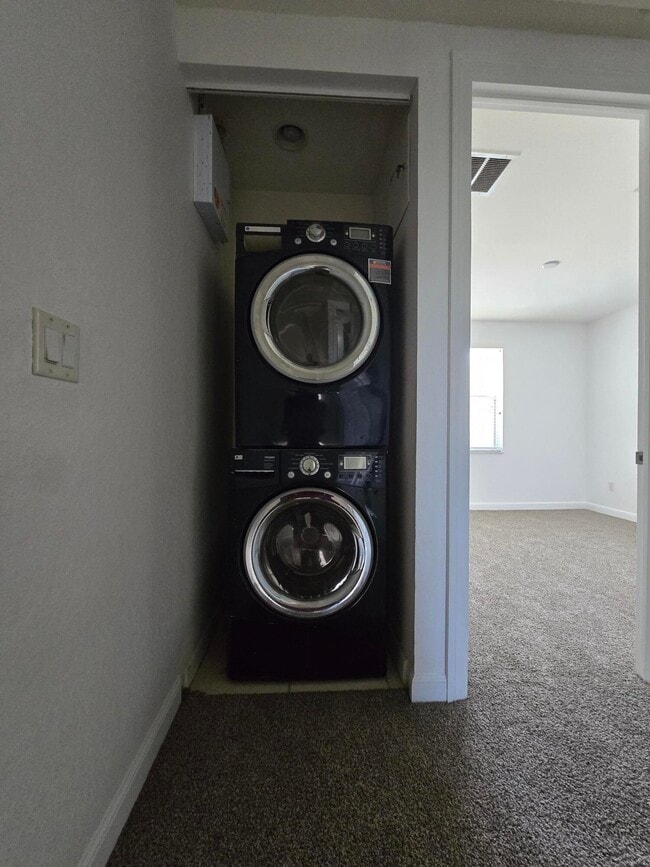 Building Photo - 660 Amador Ln