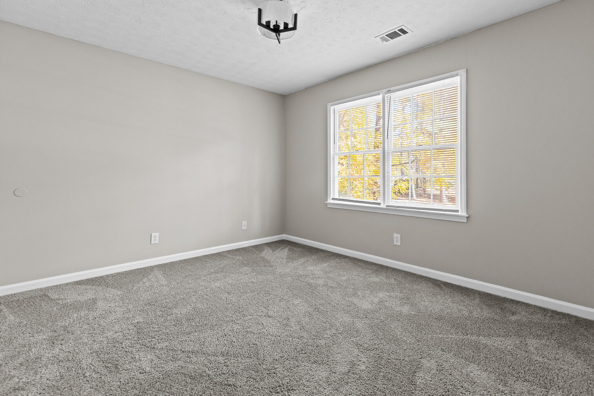 Building Photo - 800 Post Road Cir