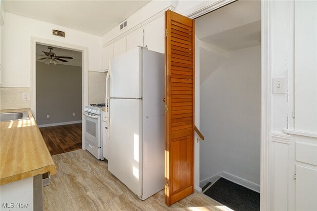 Building Photo - 4880 Anderson Rd