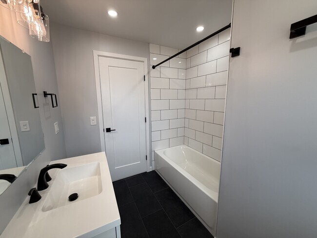 Building Photo - 123 Cattaragus Dr