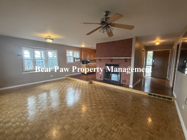 Building Photo - Views for Miles!!