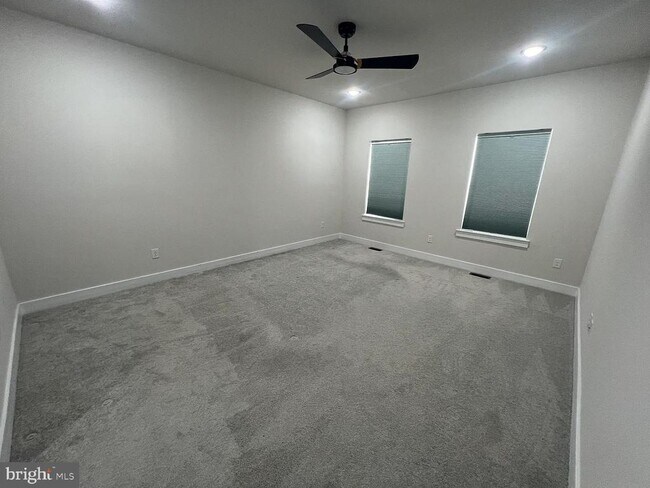 Building Photo - 40 Lochiel Ln