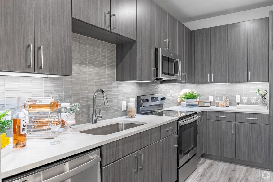 1BR, 1BA - 799 SF - The Standard at Legacy