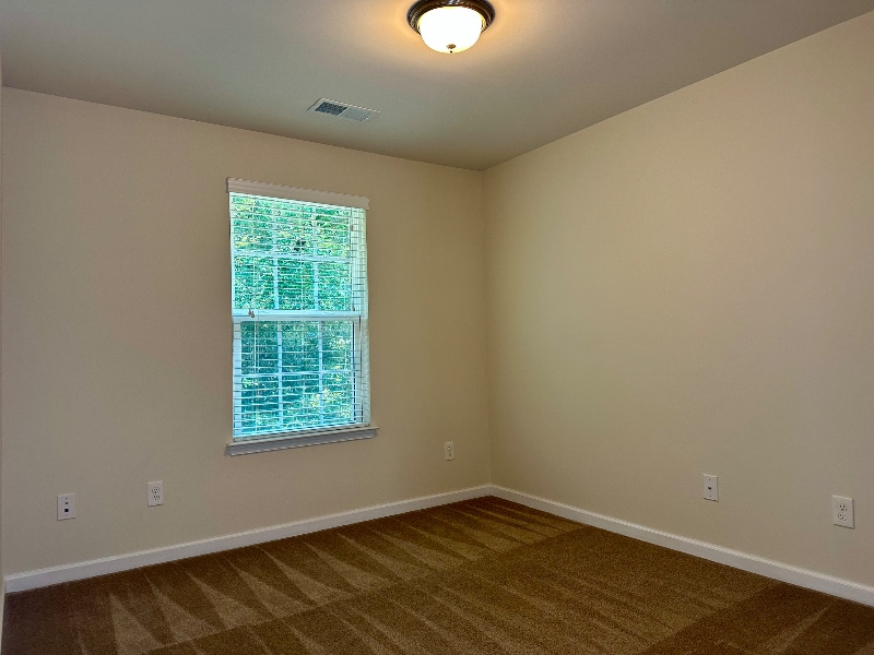 Building Photo - 2501 Silverthorn Dr
