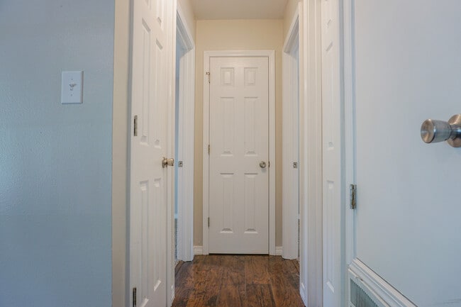 Building Photo - 6115 Willow Ln N