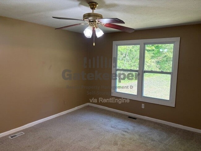 Building Photo - 125 Elberta Dr
